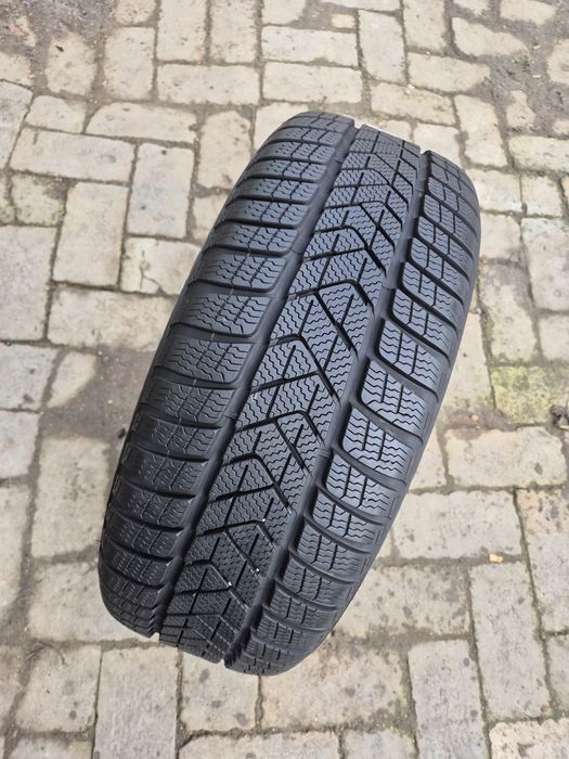 O bucată 225/50 R17 M+S iarnă - una Pirelli Bridgestone