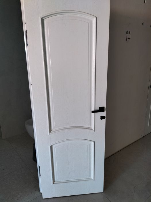 Продам дверь новую.