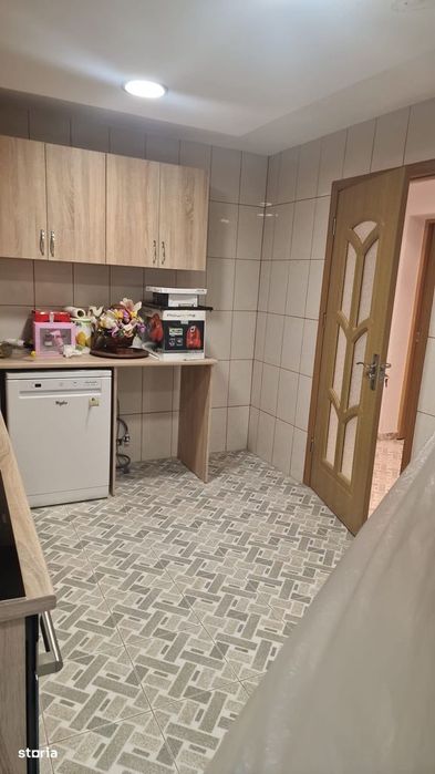 Apartament la parter si curte proprietate