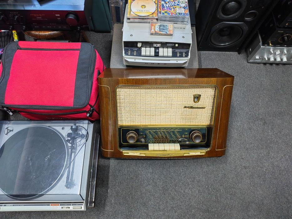 Vând radio Grundig pe lămpi 3088