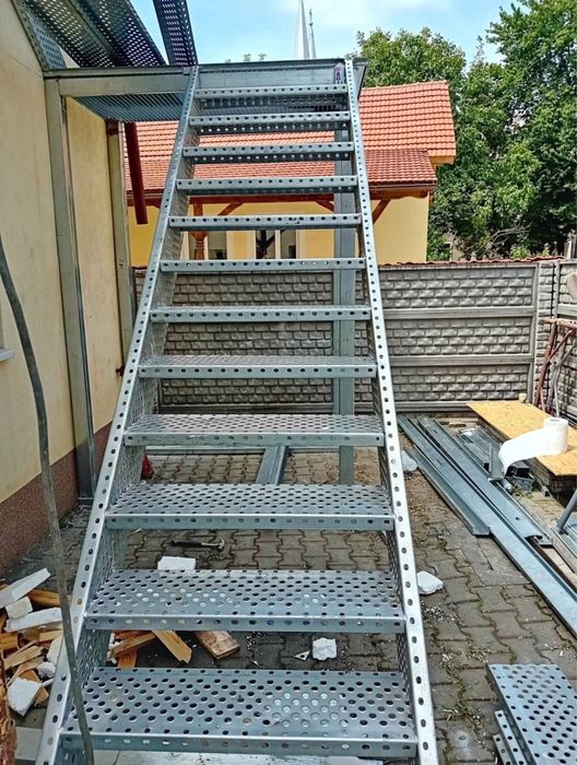Scari zincate de exterior