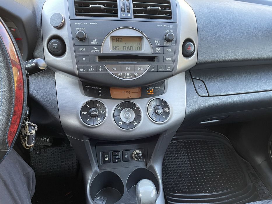 Рав 4  2006 год.