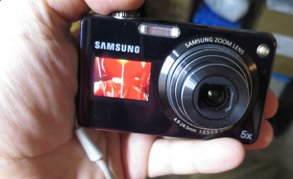 Samsung PL150 компактен цифров фотоапарат с два екрана селфи екран