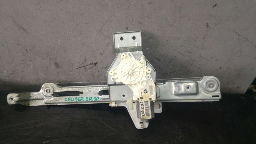 Macara motoras dreapta spate dodge caliber 05074232aa 0130822278