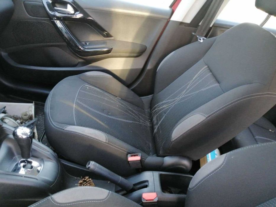 Пежо 208 , 1,4 хди . На части