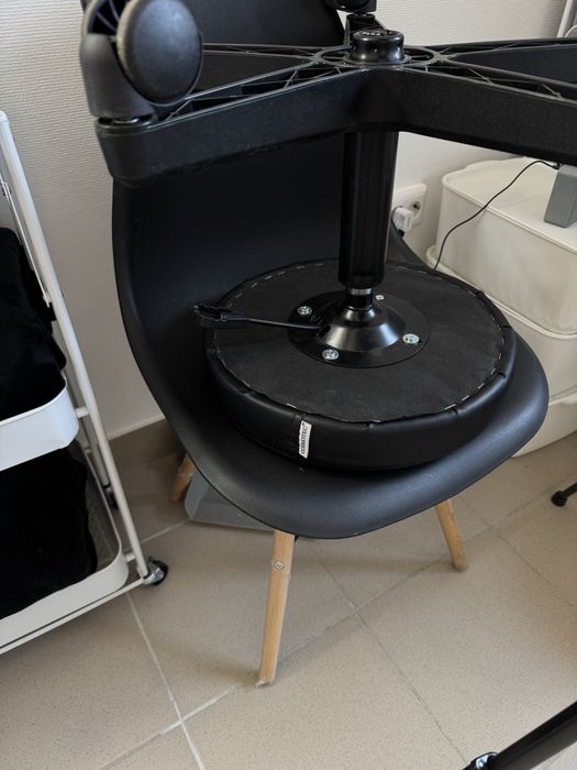 Стул на колесиках