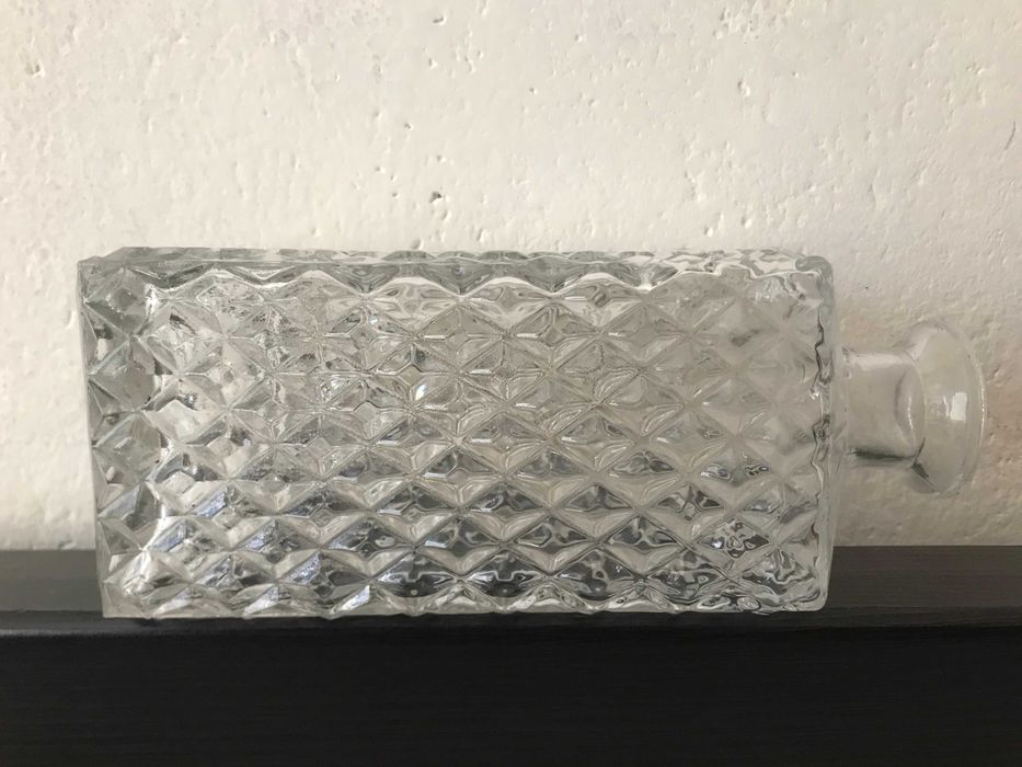 Стъклена бутилка за алкохол ( графа )