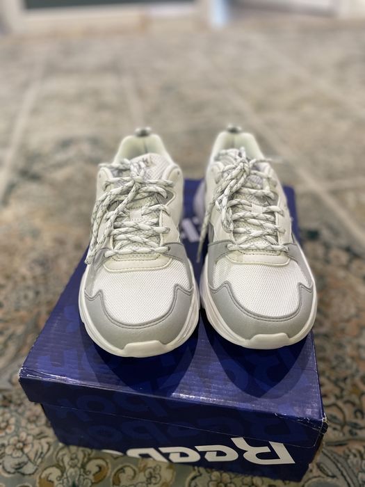 Продам кроссовки