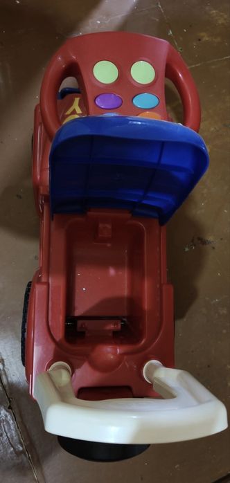 Продам толокар и игрушки