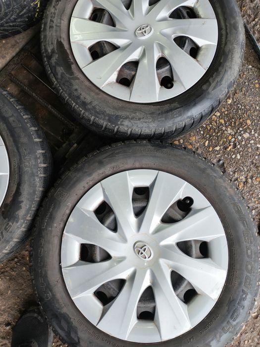 Vând 4 jante tabla cu 4 anvelope iarna pentru Toyota 175.65.15