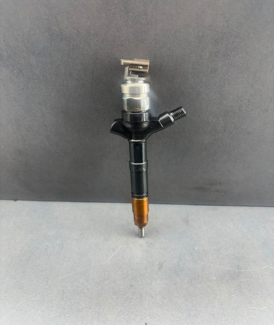 Injector motorina 23670-27051 Toyota Avensis a 2-a generatie T25