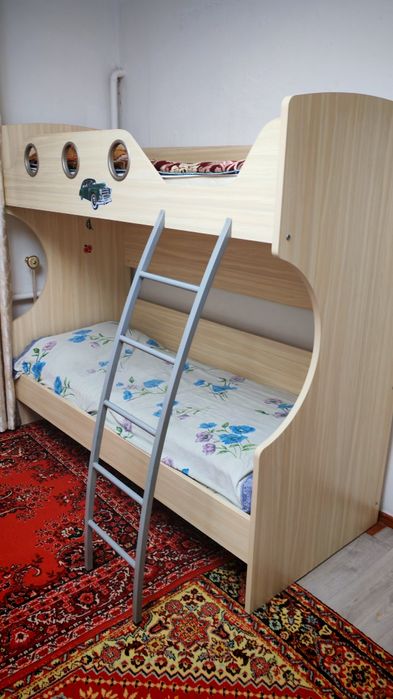 Шкаф и двухярустная кровать