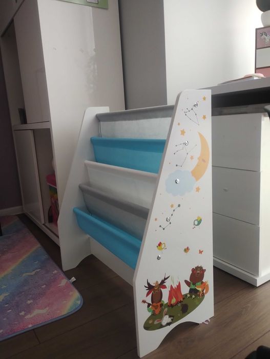 Детска етажерка за книги