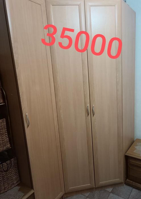 Продам вместительный угловой шкаф