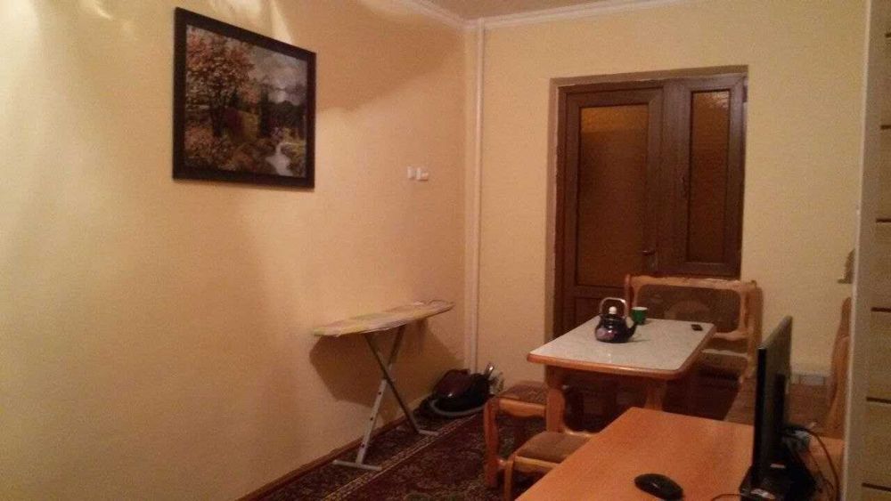 Qarshi shahar markazida 7-m.t.da 3 xonali 93 kv uy sotiladi