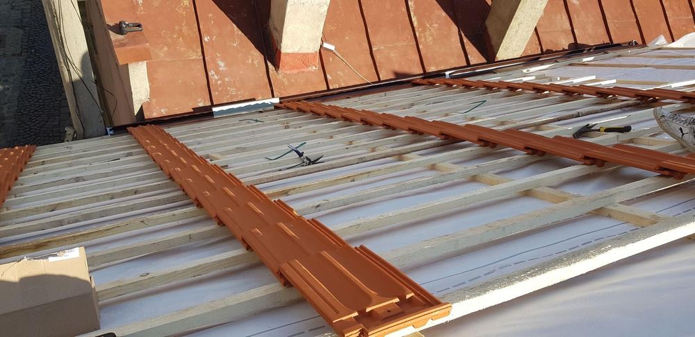 Reparații acoperișuri tigla ceramica