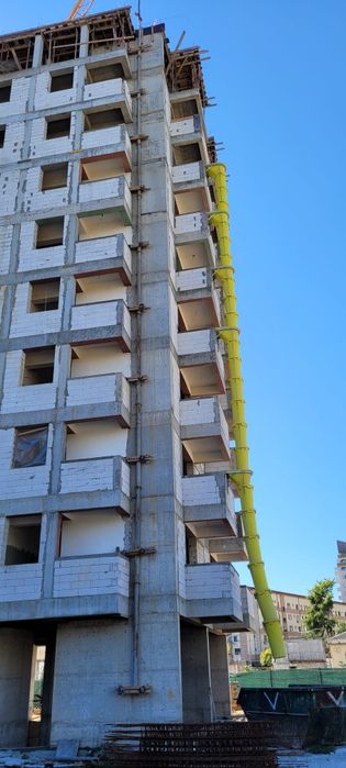 Inchiriere Pompa beton NOUA cu PESTE  100ml furtun