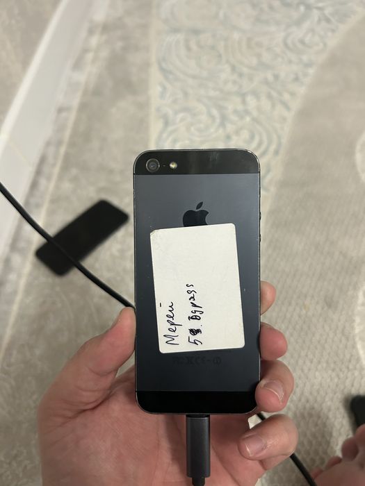 Айфон 5 Включается просит айклоуд