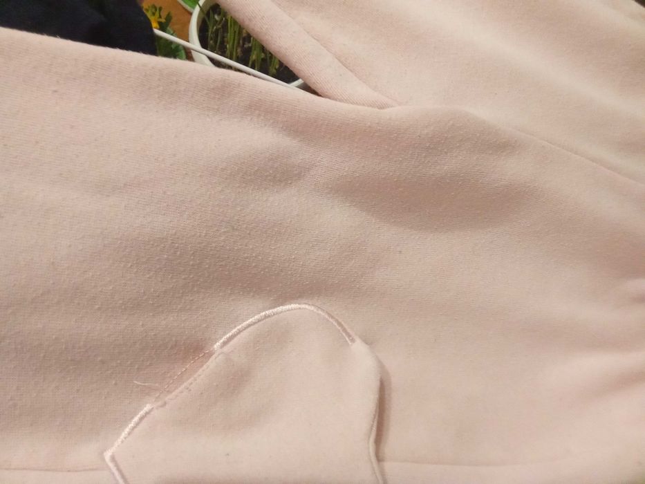 Ватиран розов  екип с мечета 8-9 г.- 16 евро.