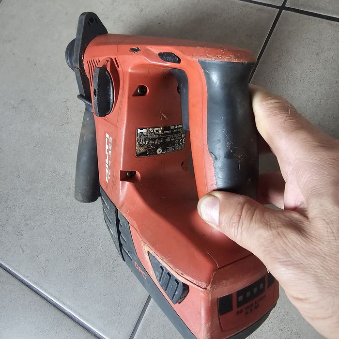 Bormasina  cu percutie Hilti TE 4-A22(acumulator defect)