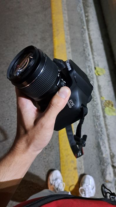 Canon EOS 4000D.