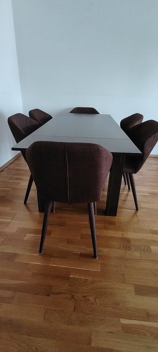 Vând masa extensibila cu scaune pt living sau bucatarie Mobexpert