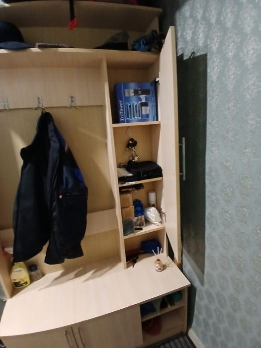 Продам компактную прихожую