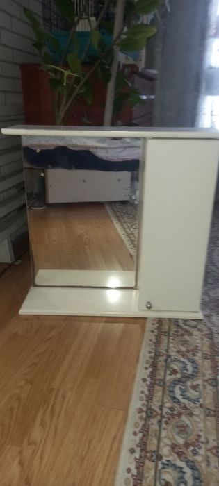 Продам туалетный навесной шкафчик