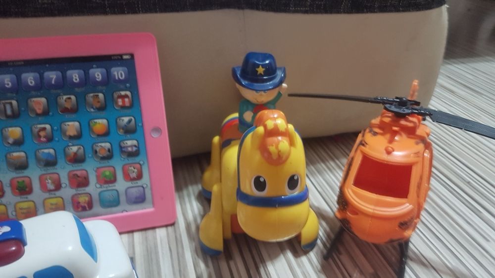 Lot jucarii tomy 2003 calut sunete masina tableta jucarie curier gratu