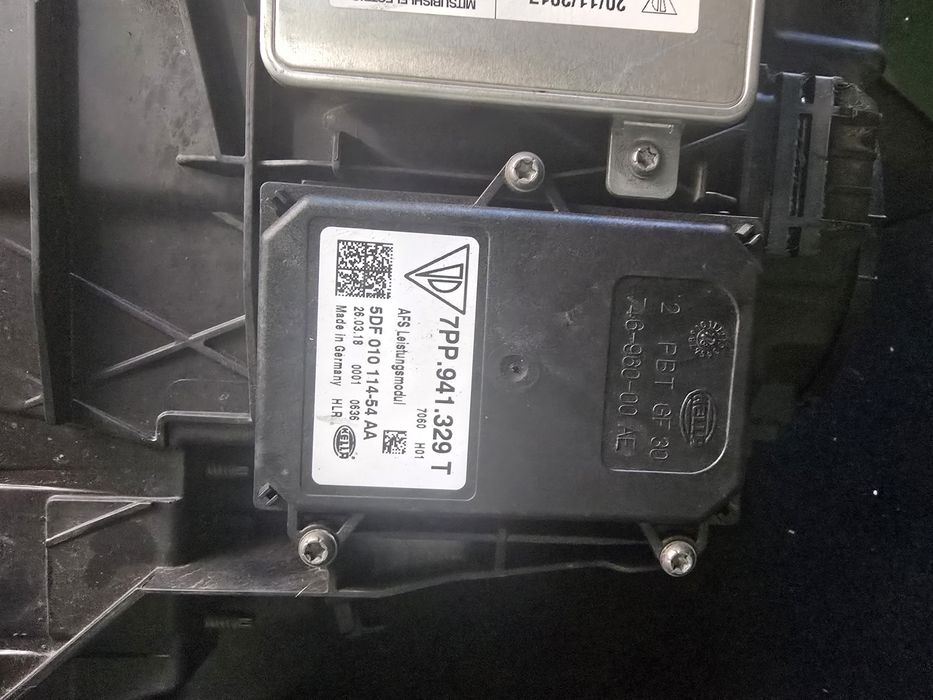 Far stanga Porsche Macan 95B bixenon 2014 pana 2018