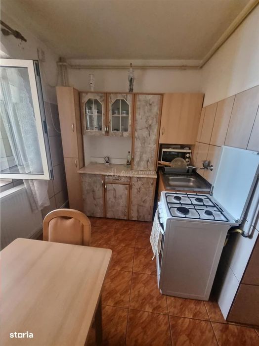 Apartament 3 cam,72 mp ,  doua bai  zona PECO