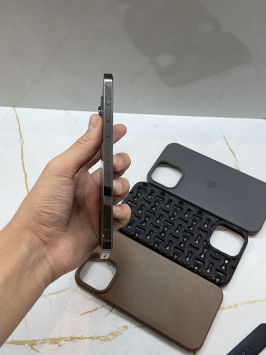 Iphone 13 pro max and apple watch se gen2