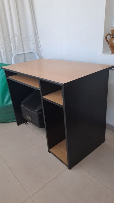 Birou studiu în stare impecabila