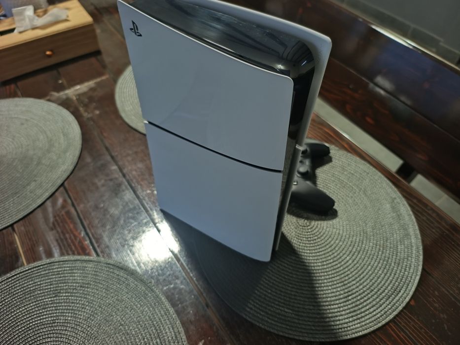 Vând PS5 Slim DiskEdition 1t