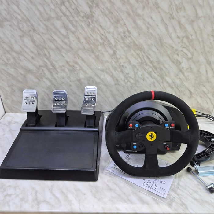 Volan Thrustmaster T300 Ferrari Integral RW Alcantara Edition pentru PlayStation 5, 4, PC