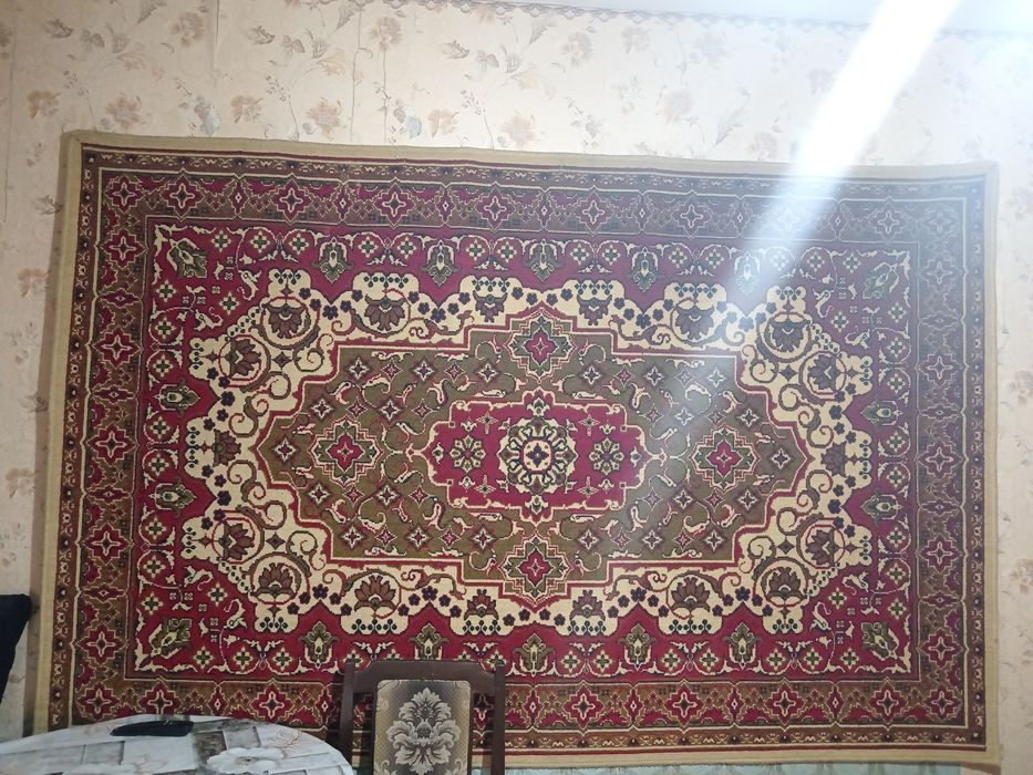 Ковёр в хорошем состоянии