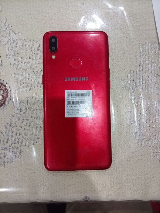 Samsung telefon, naushnik va powerbank
