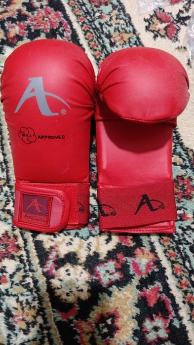 Перчатки WKF новые