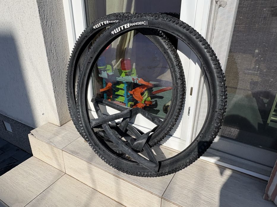 Vand 2 ANVELOPE WTB RANGER 2.4 X 29"+ 2 camere, impecabile, rulaj 54km
