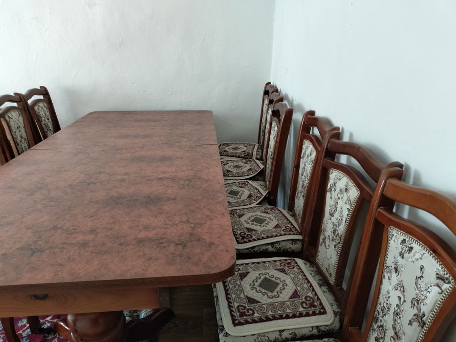 Гостиный стол стульями продаю
