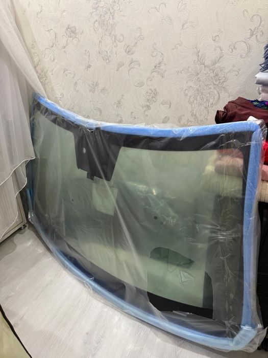 Продам Лобове стекло на Hyundai Santa Fe MX5 2025 с подогревом.