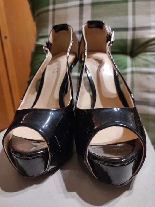 Sandala decupata,Guess