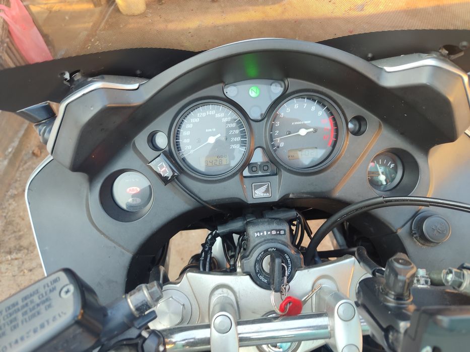 Продавам мотор Honda CBF 100 много добро състояние сменена верига запчатки предна голяма слюда0