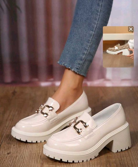 Обувки в бежов цвят