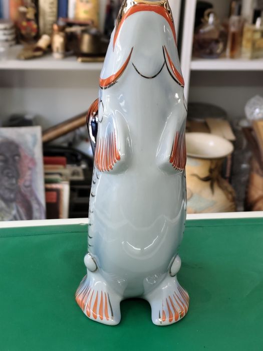 Руска порцеланова бутилка риба