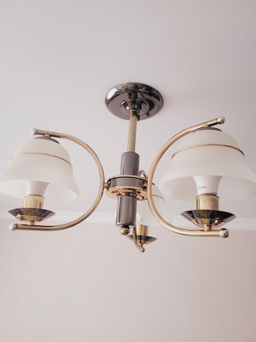 Люстра трёхрожковая