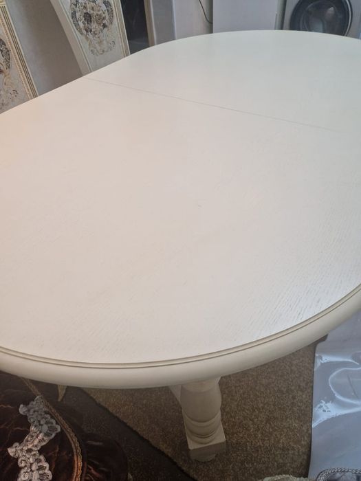 Стол   бежевый хороший