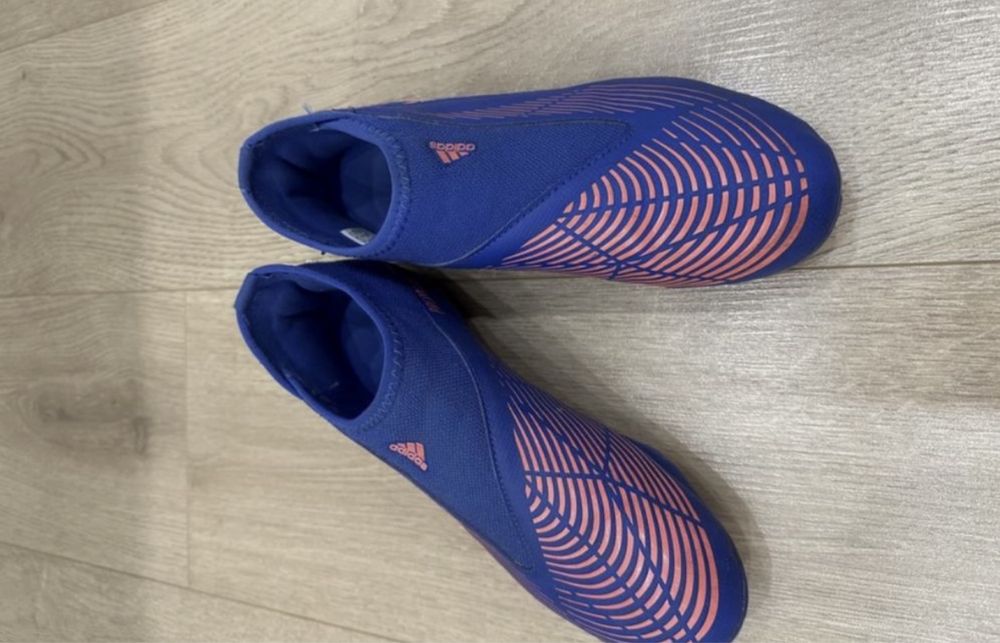 Крассовки  adidas оригинал