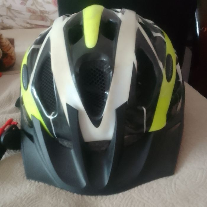 продам шлем для катания на велосипеде