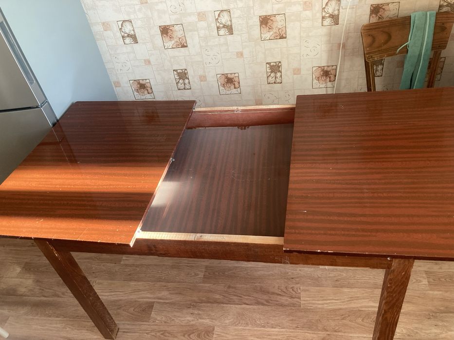 Стол крепкий советский